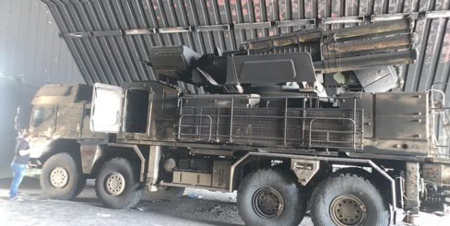 利比亚展示缴获的俄制“铠甲”防空系统，俄专