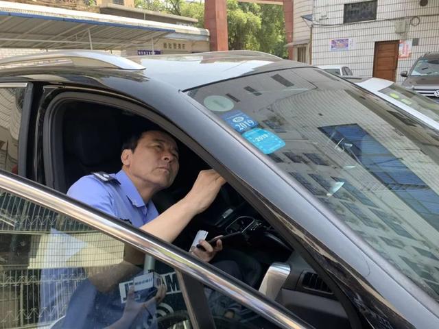 機動車檢驗標志還要貼嗎，交警如何查驗