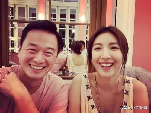 她是偶像剧女王，38岁嫁给石油公司高管，如今