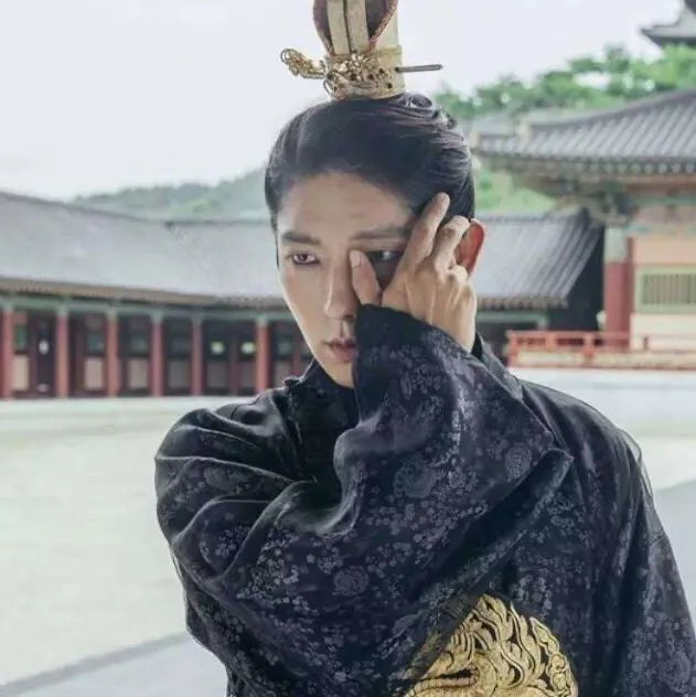当年美貌惊艳亚洲,被称为王的男人,后来颜值