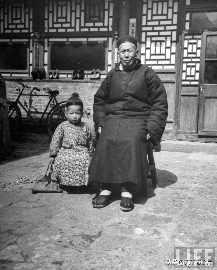 1946年北京的人力车夫老照片“车王”原是位大清王爷
