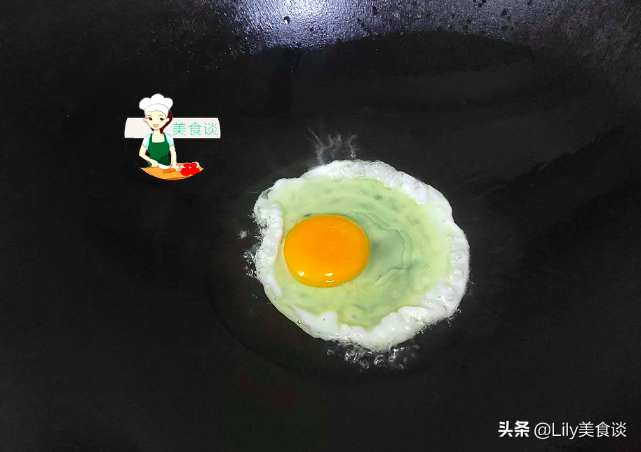 It’s cold, so I’ll be greedy for this bowl of noodles for breakfast. It’s sour and appetizing and nutritious. A bowl of breakfast is very satisfying.