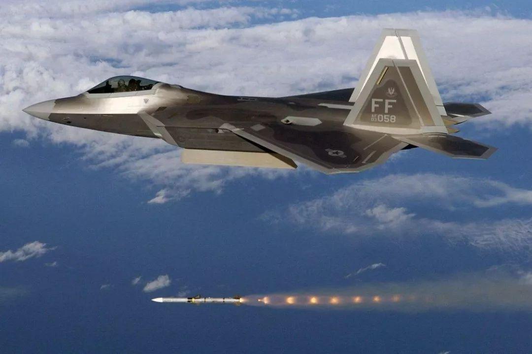 若F22和B2联合进攻，我国防空系统是否能撑住？请看详细解析