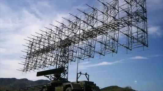 中国反隐身雷达立下大功，美F22战机无所遁形，