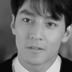 吴彦祖携妻复刻20年前恩爱旧照，为43岁Lisa庆生，自侃发量变少