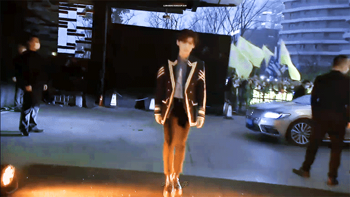 Respect the station elder brother that wells balanced you are Wang Jia Er in vain, come out straight send rapidly, you two go back to profession again