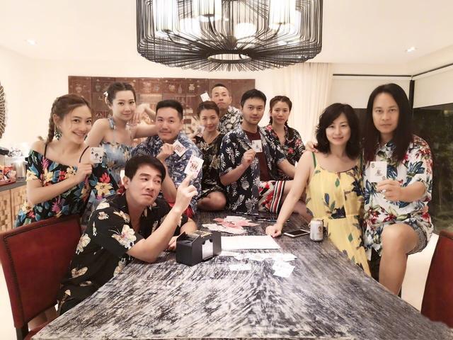 袁咏仪因张智霖生日抱陈小春吃醋，应采儿给两人p图换脸无违和感