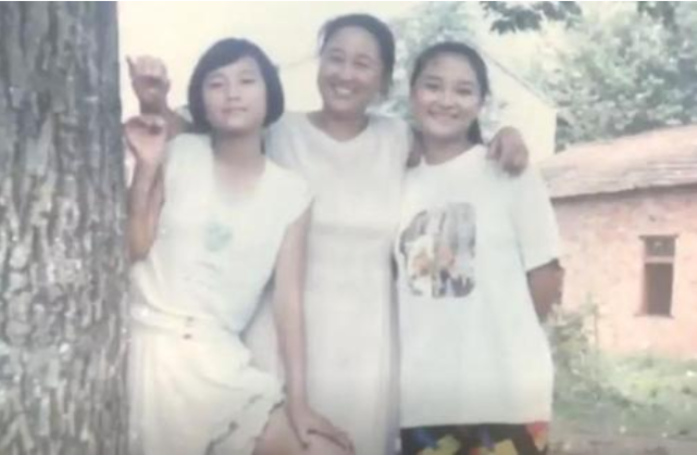 13年前，二人同上春晚，如今賈玲成了老板，那么白凱南哪去了？