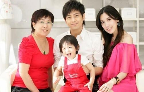 林志穎老婆帶仨兒子露營，kimi長高帥氣，貼心帶雙胞胎弟弟玩