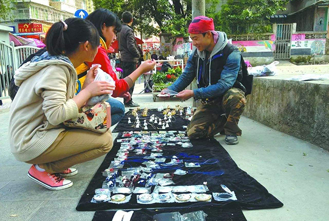 摆地摊什么赚钱地摊6种产品好赚钱
