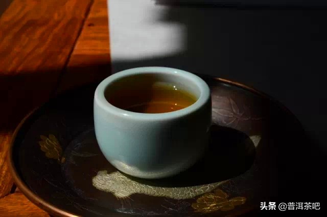 广东人有喝早茶的习惯，为什么他们茶点中的茶，大多是普洱茶？