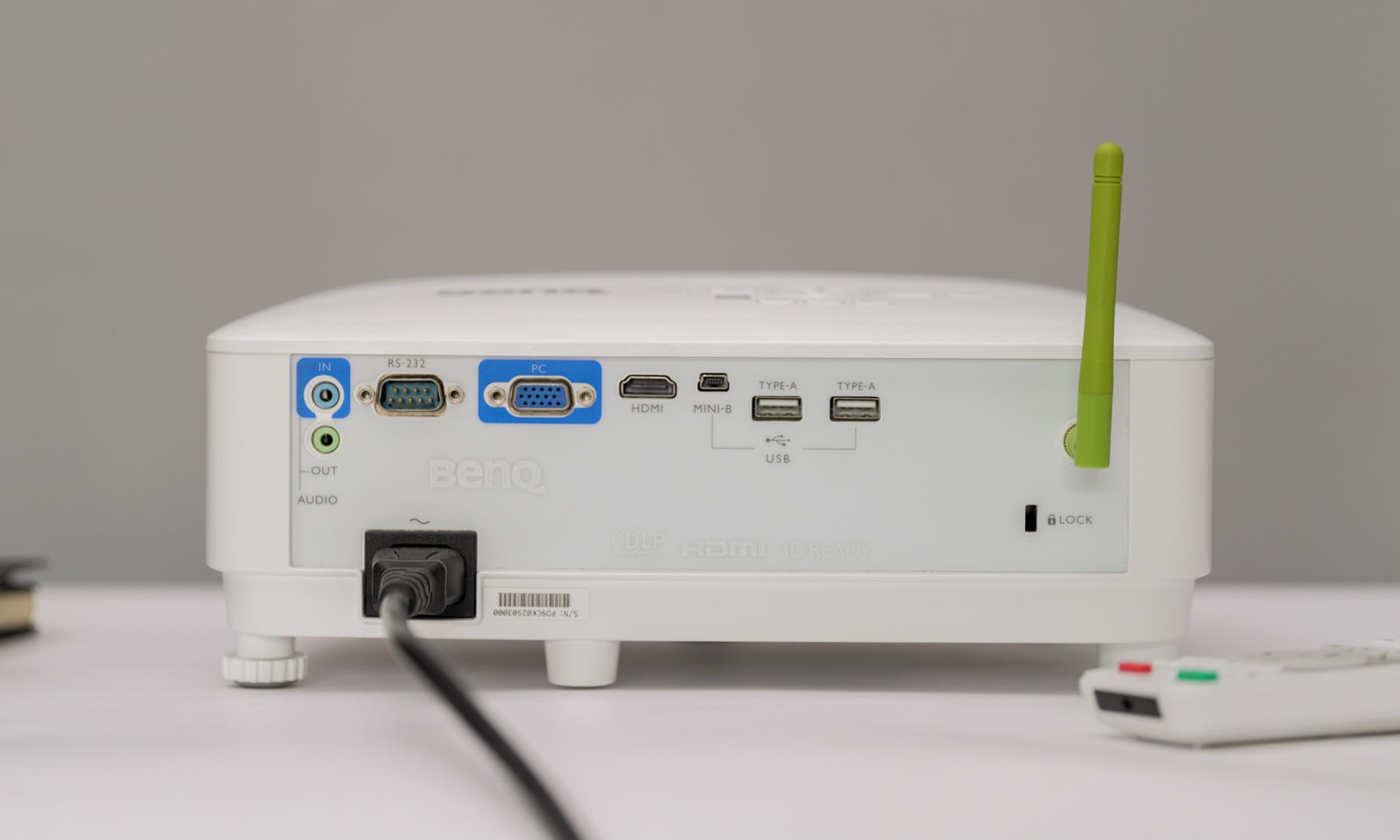 BenQ E520 Smart Business Projector Review It's hard to return once it is used!The first choice