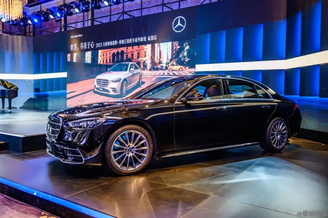 新锐与古典：豪华车内饰设计理念的分歧