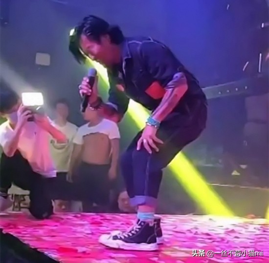 A recent photo of 57-year-old Sun Xing has been exposed. He has no ...