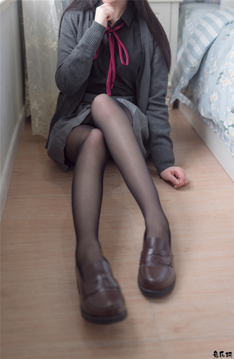 黑丝美腿萌萌哒！