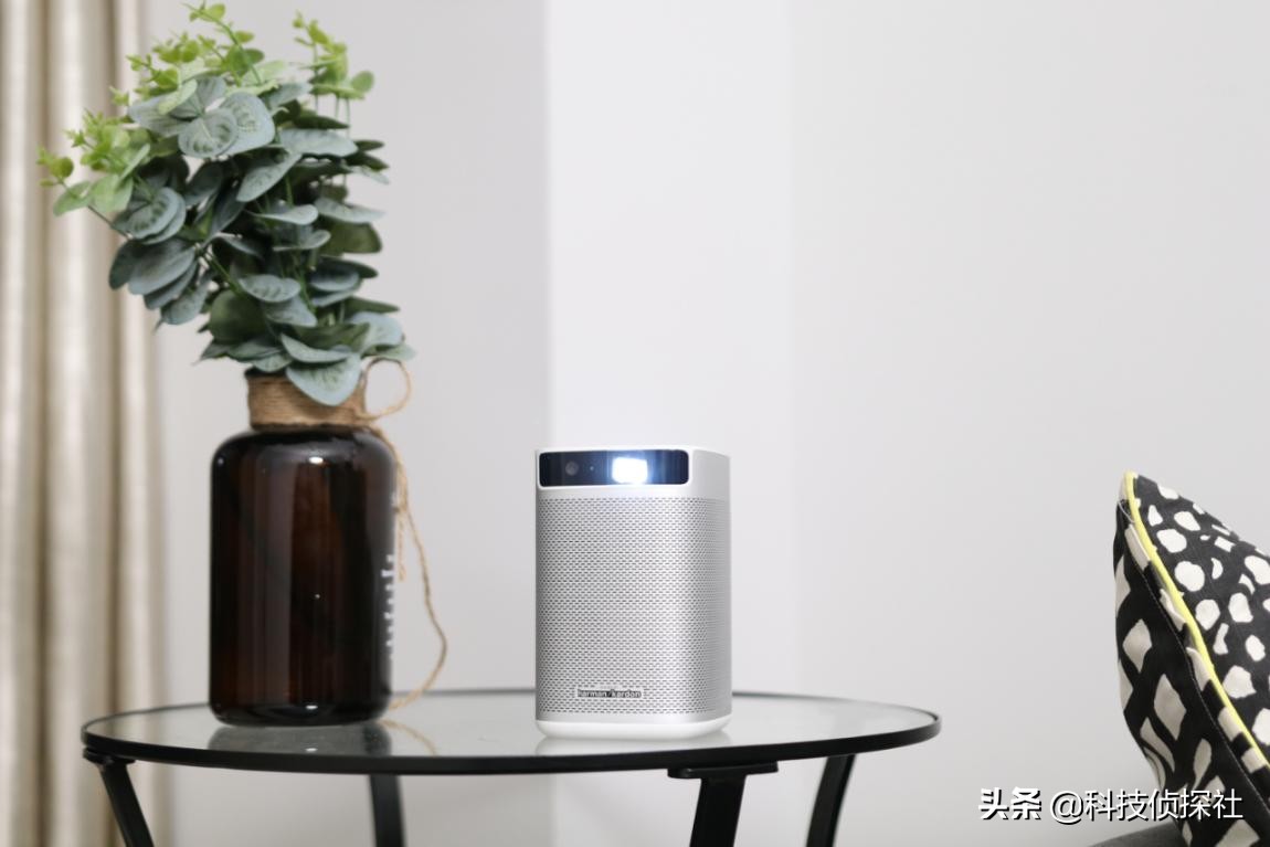 Besides see a movie, intelligent measuring projector still can play so