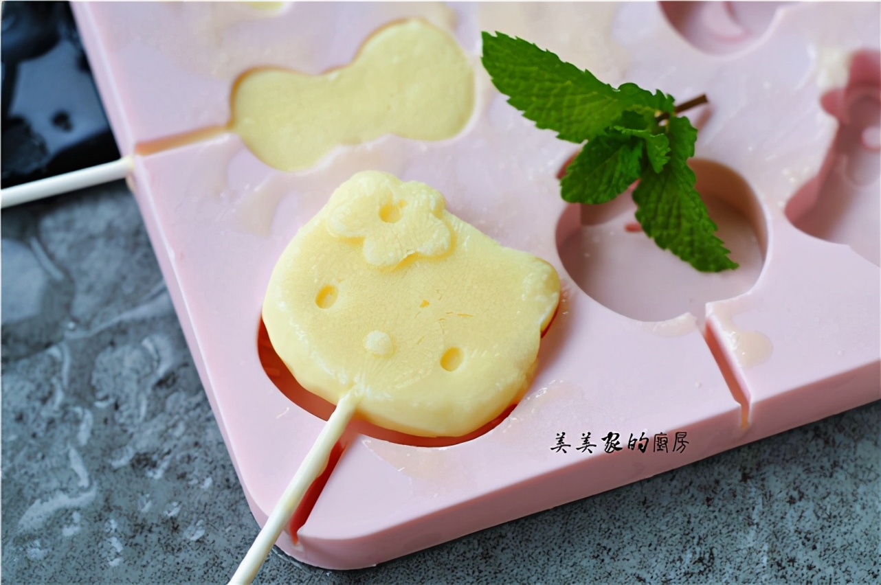 家庭自製冰激凌，有牛奶就能做，拌一拌凍一凍，綿糯無冰沙