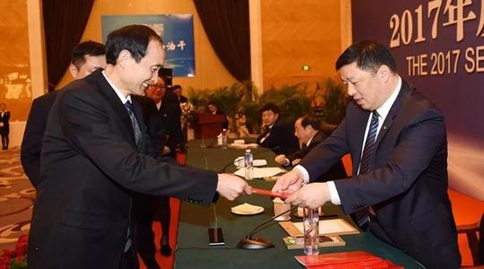 泥瓦匠出身的穷小子，公司市值快赶上华为，超越刘强东成江苏首富