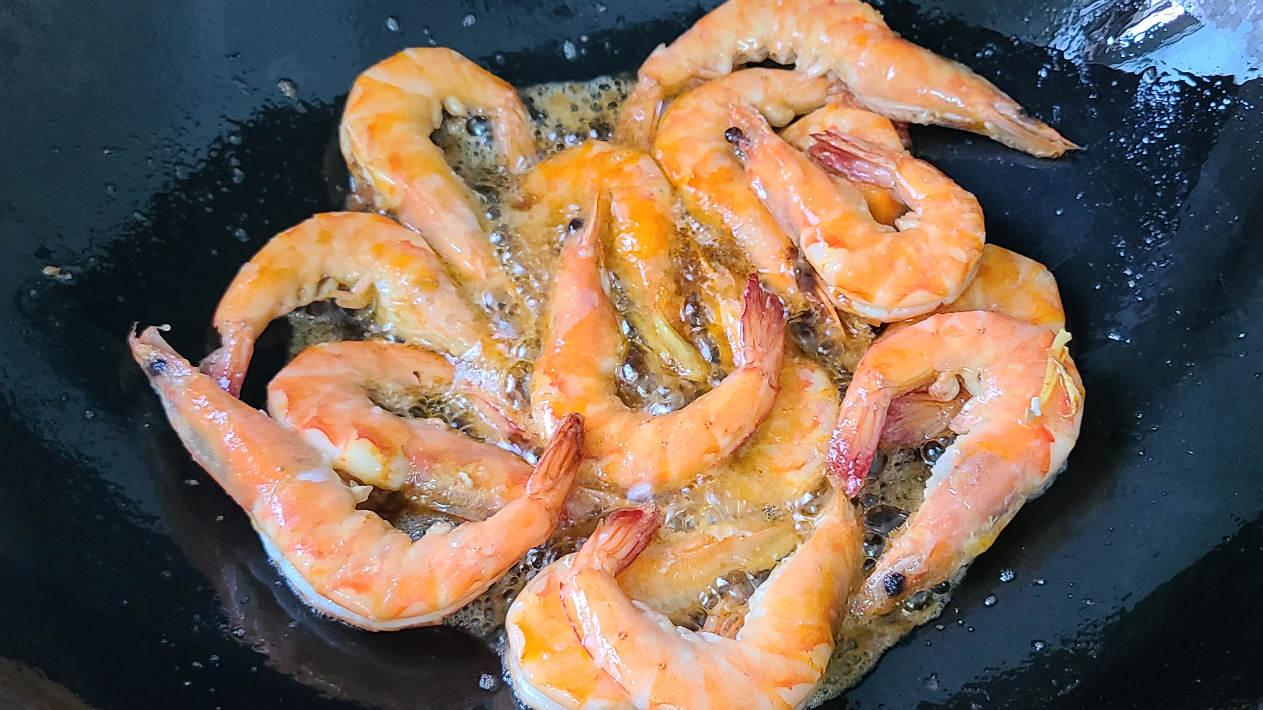 家常版椒盐大虾，又香又好吃，这一道家常菜，下饭下酒都受欢迎