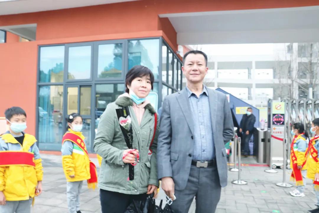 把春天送给你丨记双流区实小外国语学校三·八国际妇女节特别活动