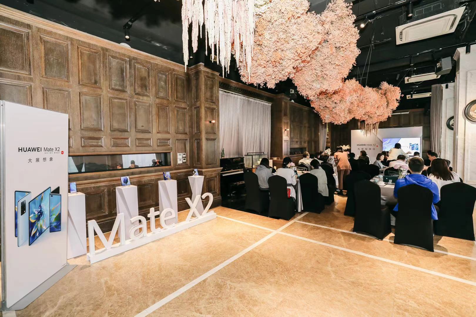 HUAWEI Mate X2先锋探享日落地重庆嘉陵江畔文化客厅