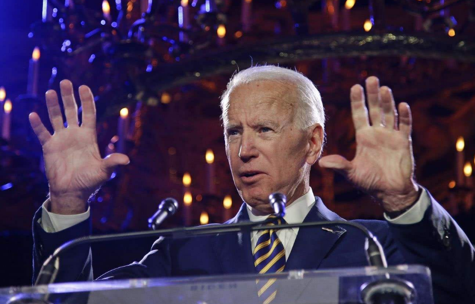 国际视野丨奥巴马向78所学院发表演讲，指责特朗