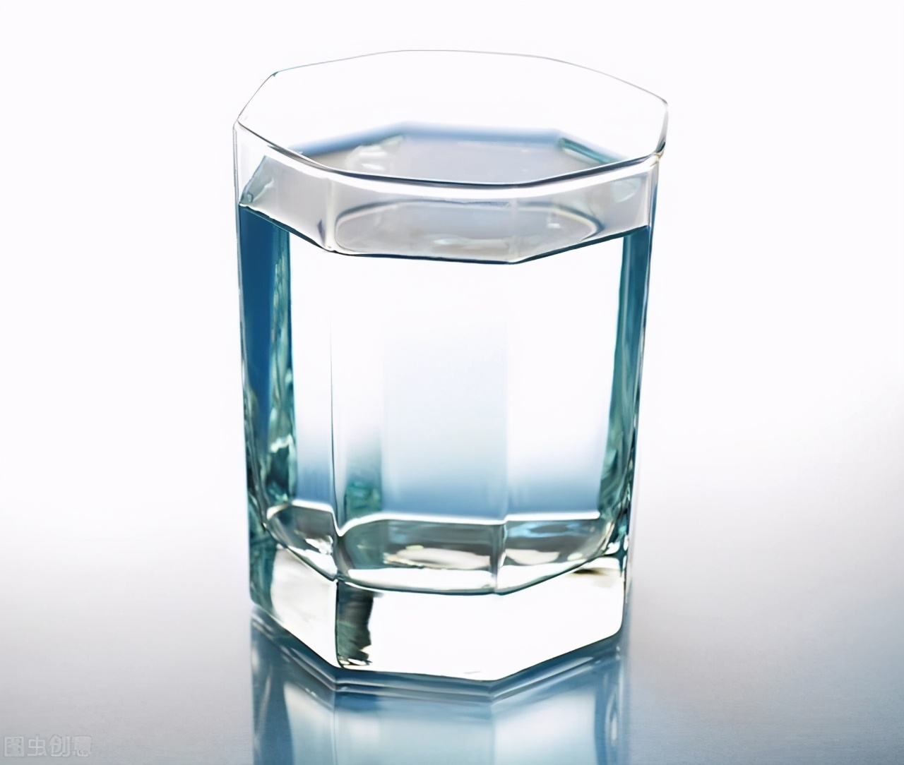 養生從喝水開始，那怎樣喝水才健康呢？ 牢記這4個喝水技巧