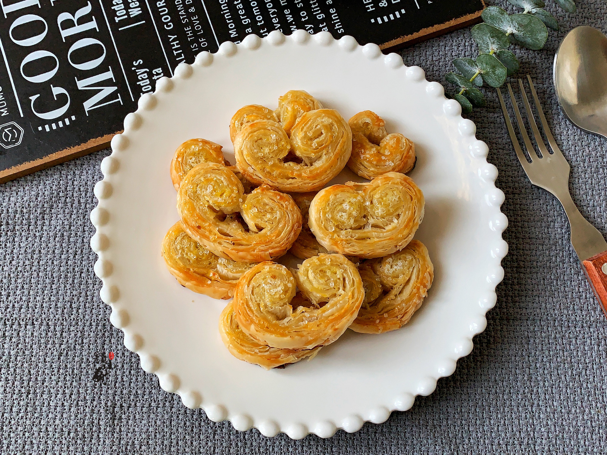 自從學會了做這個，我家沒少吃，撒上白糖一烤，又酥又甜，好吃