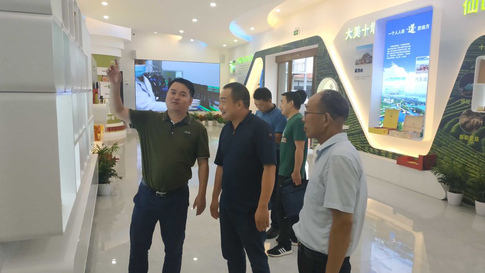 郧阳区委统战部、区工商联领导一行赴郧阳北京商会考察交流