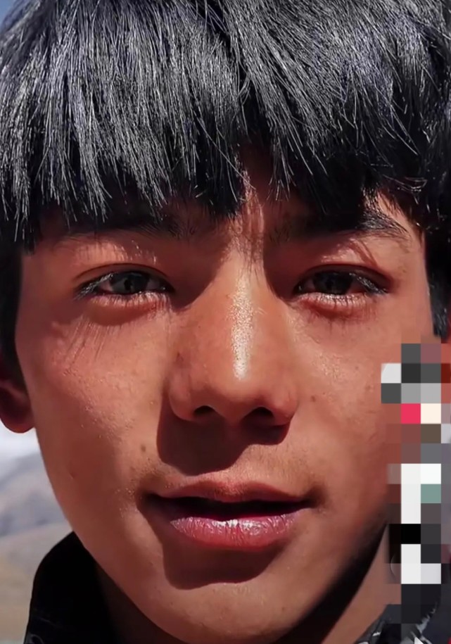 丁真■康巴汉子丁真火爆全网！高清镜头无压力的黑皮帅哥 纯真又狂野