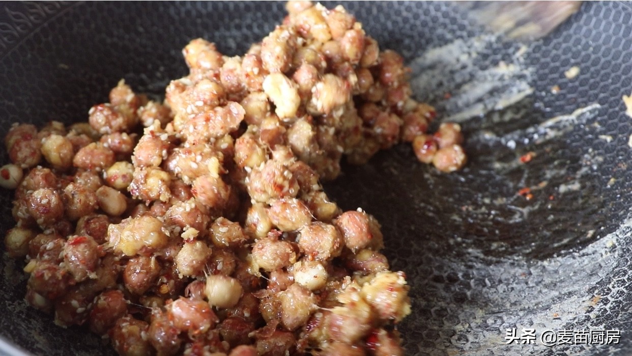 年夜飯花生好吃做法，加2雞蛋，老吃法教會你，吃一次就念念不忘