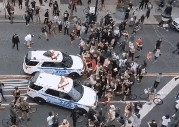 骚乱升级，宛如“战场”！特朗普的美国梦终究