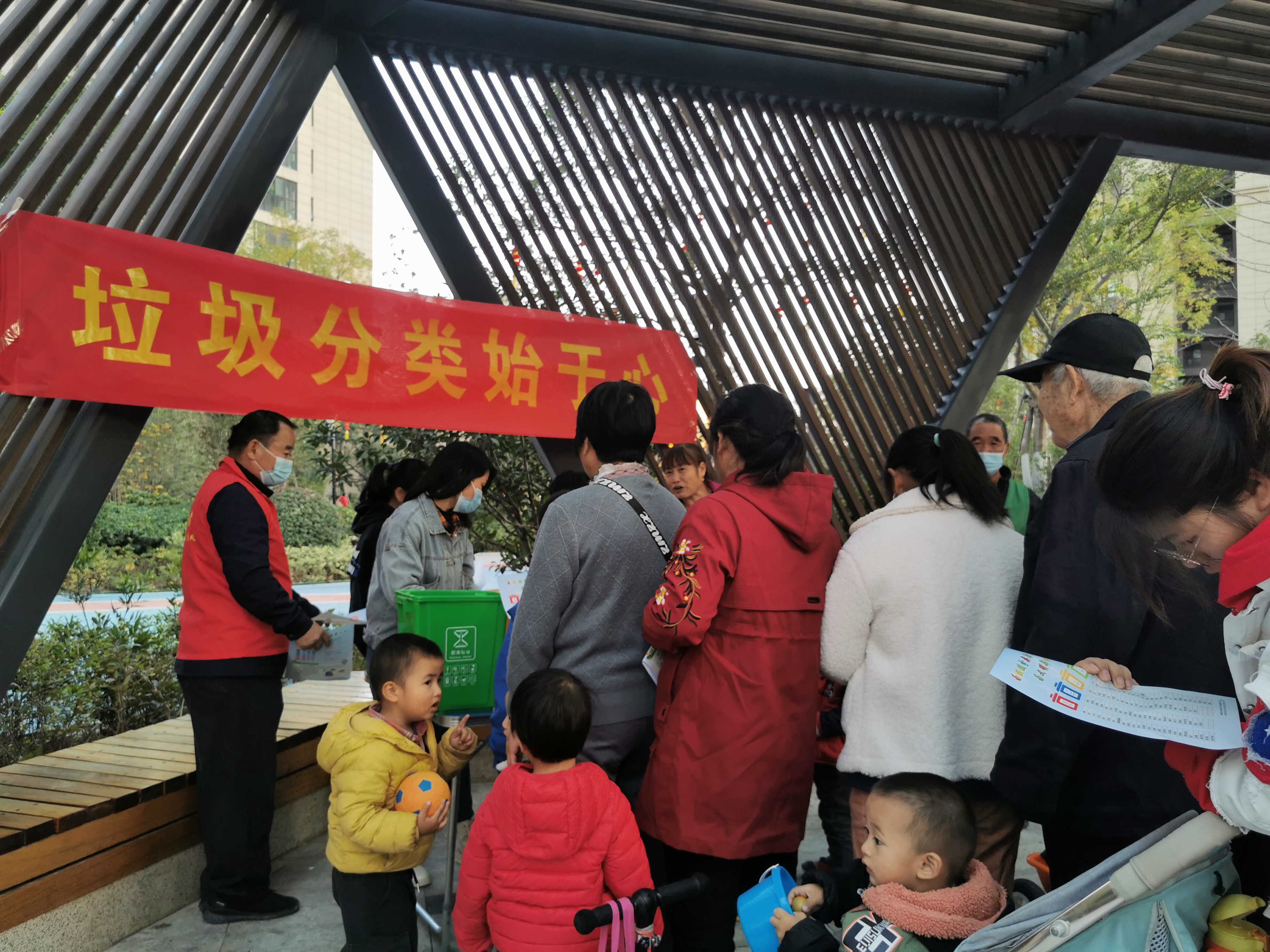 郑州市管城回族区 党建引领垃圾分类宣传活动