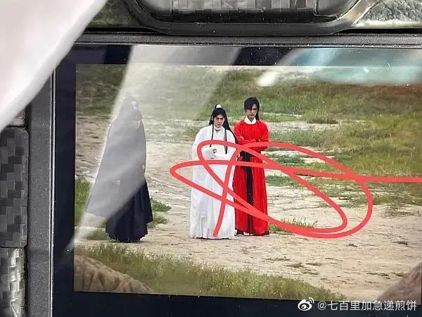 看到剧版《天官赐福》这造型，我真的裂开了