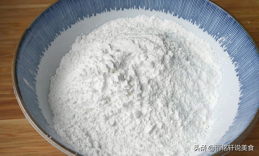 芋头糕我家三天两头的吃，比饭店做的还好吃，吃一次就念念不忘
