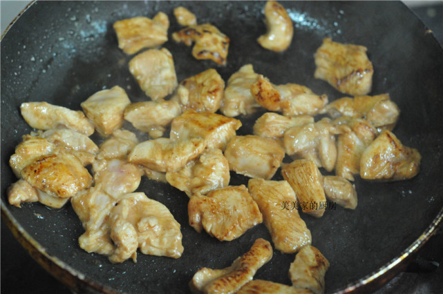 鸡胸肉新做法，低盐少油也焦香，