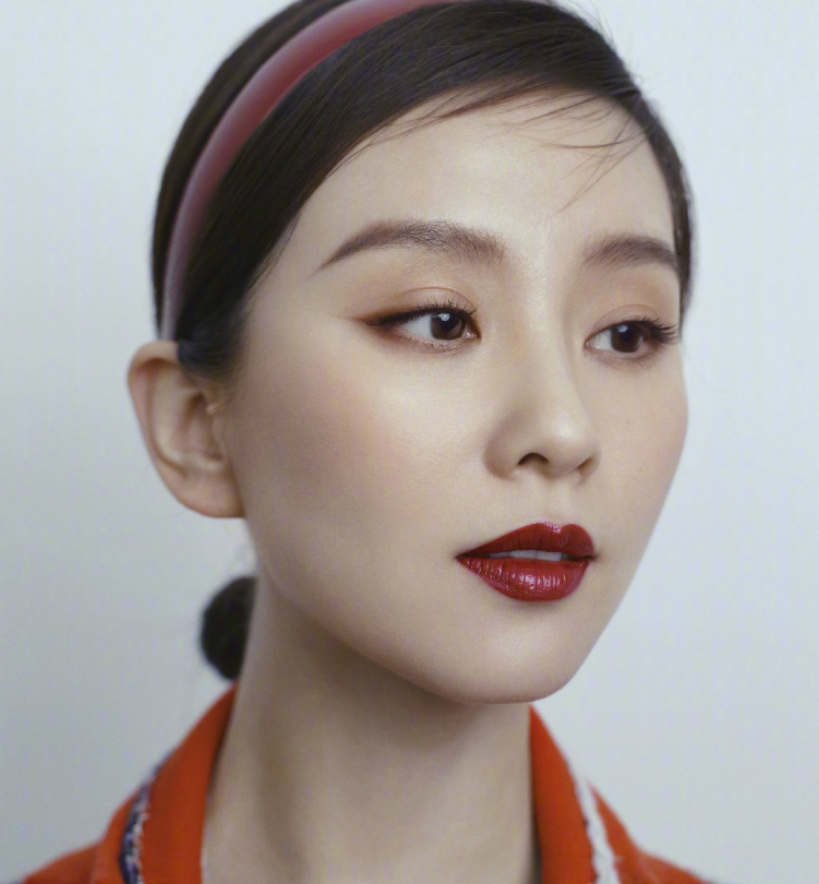 刘诗诗气质有多好？当挑战复古妆容后，魅力由