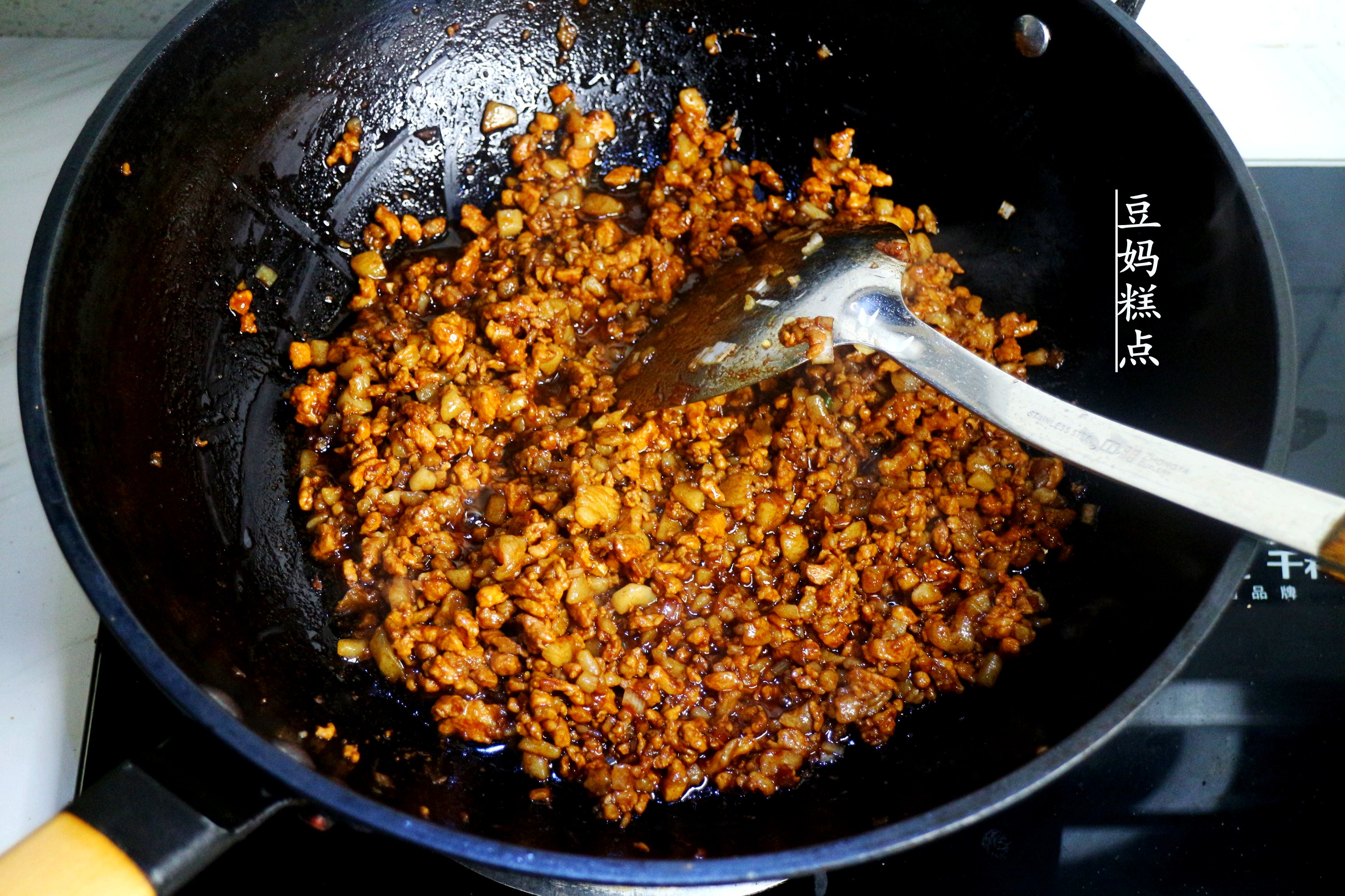 每年過年，我家必做的“醬肉包”，香濃味美，孩子搶著吃