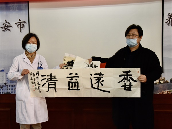 淮安市文化馆开展义写春联送福进医院活动
