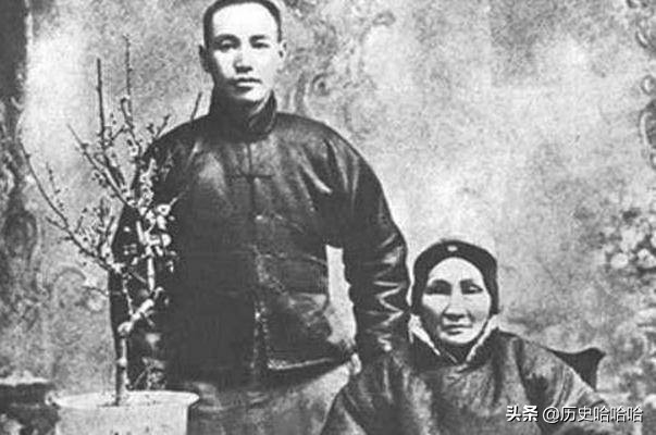 蒋介石有5兄弟姐妹，他当上民国总统后，竟这样对待他们
