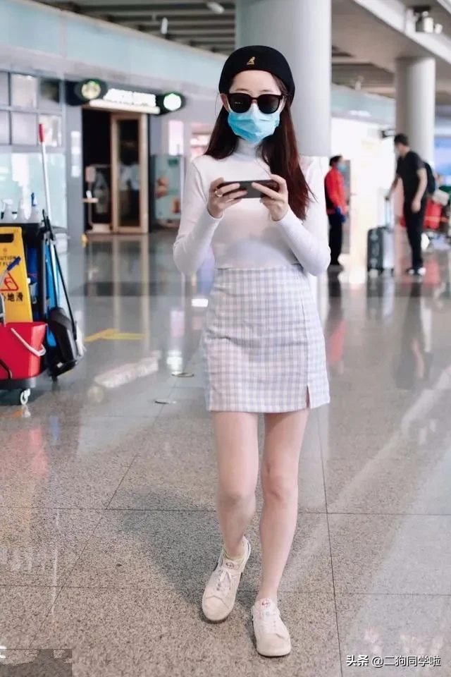 蒋梦婕是个实在女星，时髦的穿搭很接地气，地