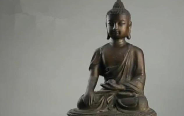 尼姑带佛像去鉴宝，专家说是假的，尼姑：你知道我是谁？