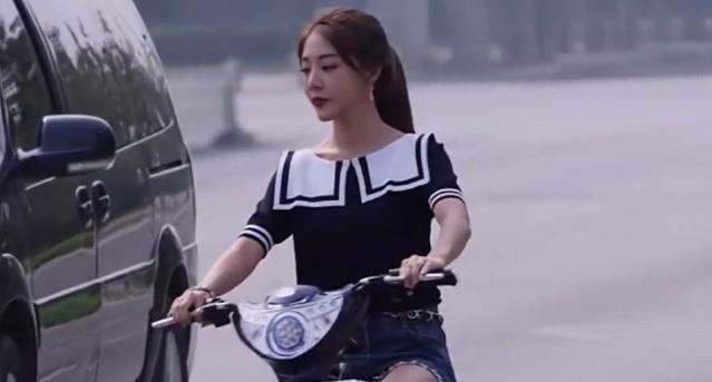 电动车天天充电，对电池有伤害吗？车主得知答