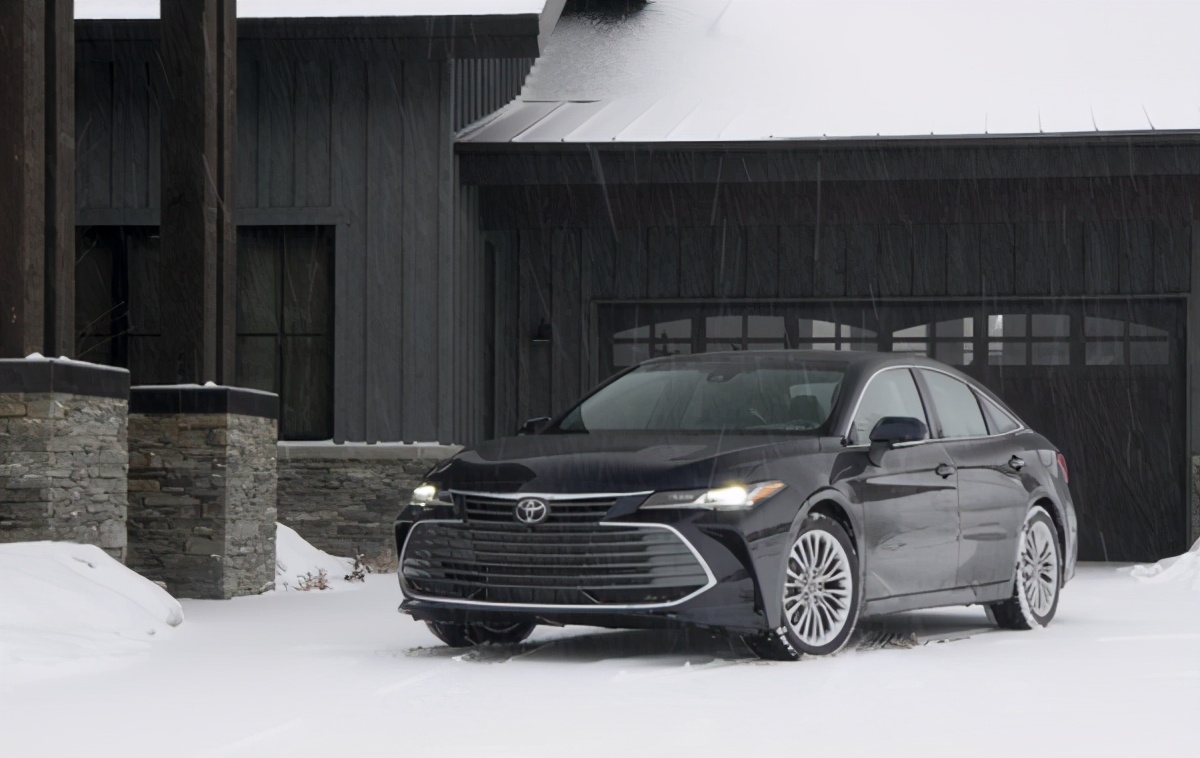 丰田亚洲龙，2.5L+8AT，低油耗大空间，保值率高