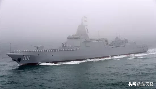 最后一艘051驱逐舰退役！17吨黄金换一艘战舰的日子，一去不返