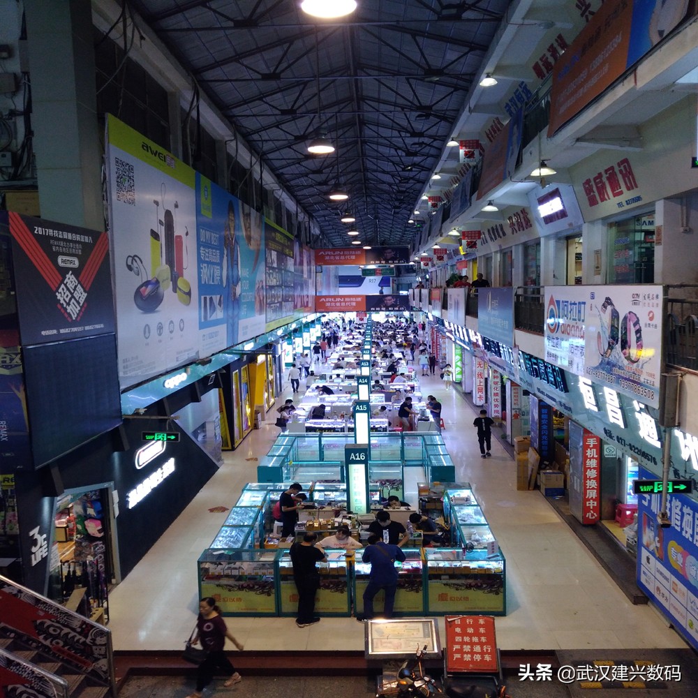 社区团购加速实体商铺的过剩