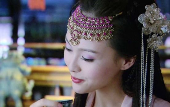 唐嫣自爆睡觉时有“怪癖”，罗晋却能接受无理要求，爱能包容一切