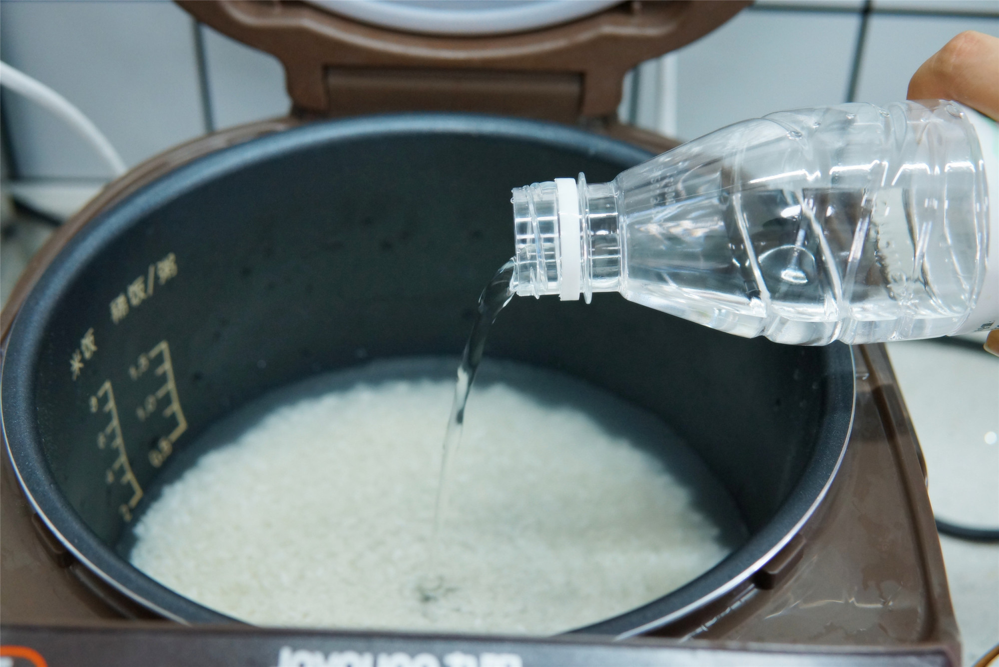 学会这早餐，家里的米都不够吃了，上班上学拿一个就走，营养好吃