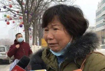 满满幸福感，许敏儿媳田静直播晒儿女，网友：太像许妈妈了