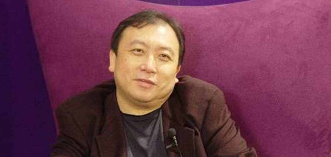 他是王晶的父亲，港片的祖师爷，去世时能让谢贤黄日华为其扶灵
